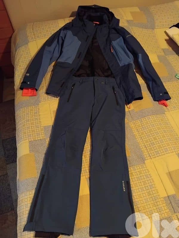 Skiing costume with helmet age 14-16 size M 0