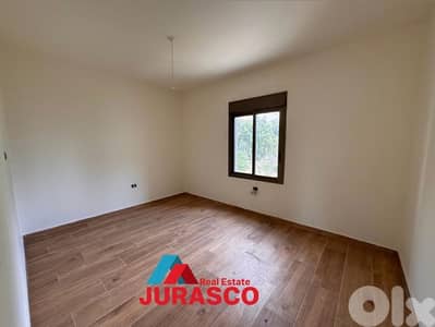 apartment in haret sakher 165m / شقة للبيع في حارة صخر