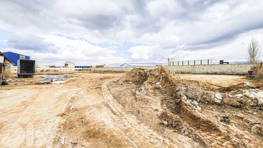 Land with Hangar for Rent in Zahle- Taaneyel أرض مع هنغار للإيجار في