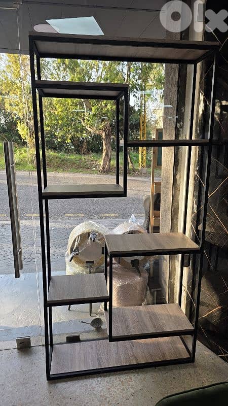 فيترين حديد Vitrine 1