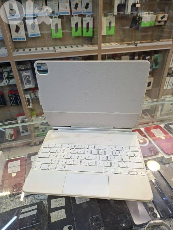 Used magic keyboard 12.9 white english 0