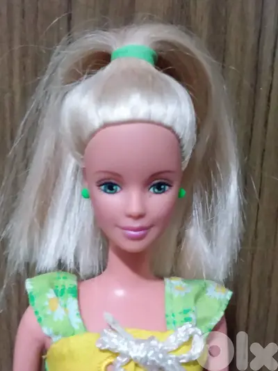 PRETTY IN PLAID Barbie Bend legs Mattel 1998 similar dress+shoes