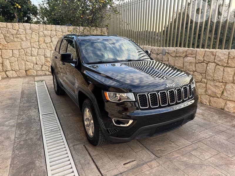 Jeep Grand Cherokee  laredo clean 4x4 2018 0