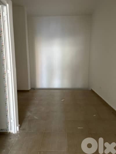 Shop for rent in Halat | 38m² depot | 2 Parking | Road view