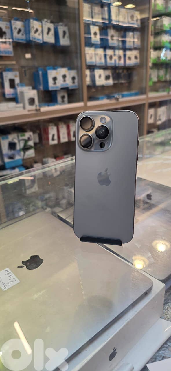 Used 16 pro 256 gb natural *cycle count:460 875$ 0