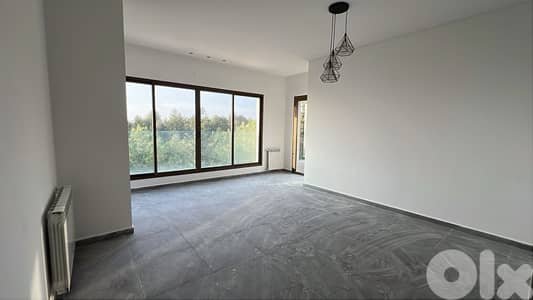 Spacious apartment with garden and terrace for rent in Adma