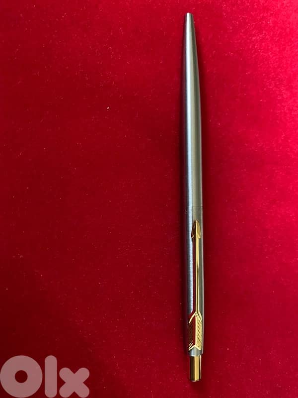 Parker ballpoint  pen brushed chrome silver and gold plated trim 0