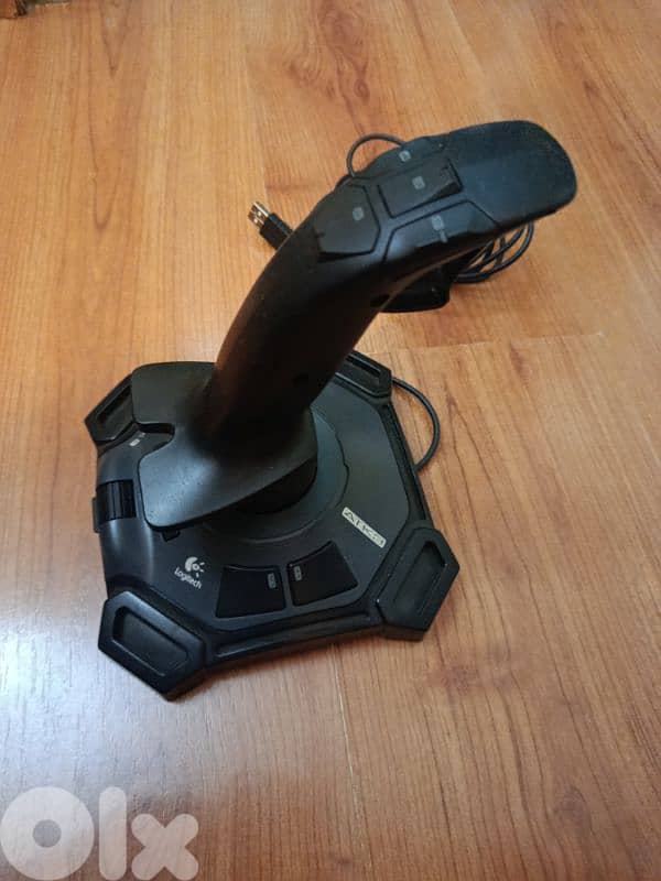 Logitech Attack 3 Joystick for flight simulators 1