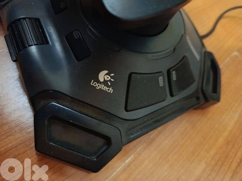 Logitech Attack 3 Joystick for flight simulators 3