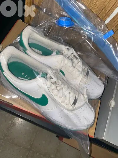 Air Force green land size 44 / OG