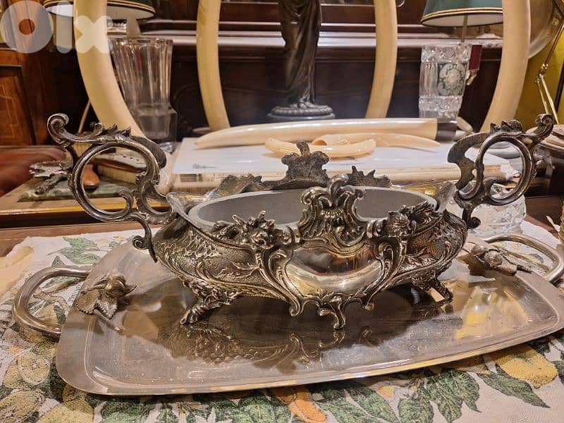 antique european gardinier 0