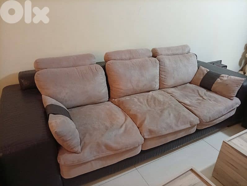 living room used as new frm city furniture صالون with 4 tables from vi 1