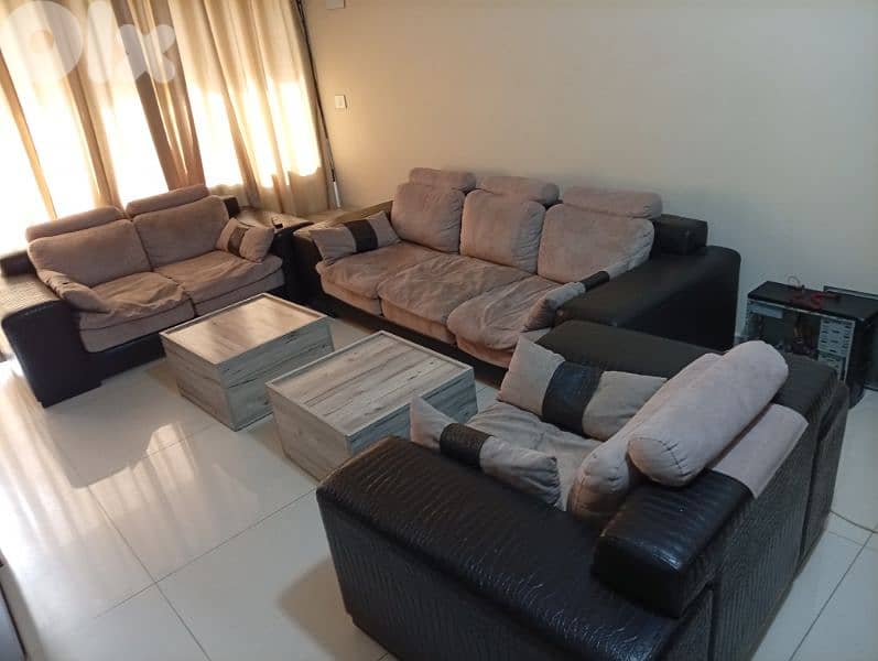 living room used as new frm city furniture صالون with 4 tables from vi 4