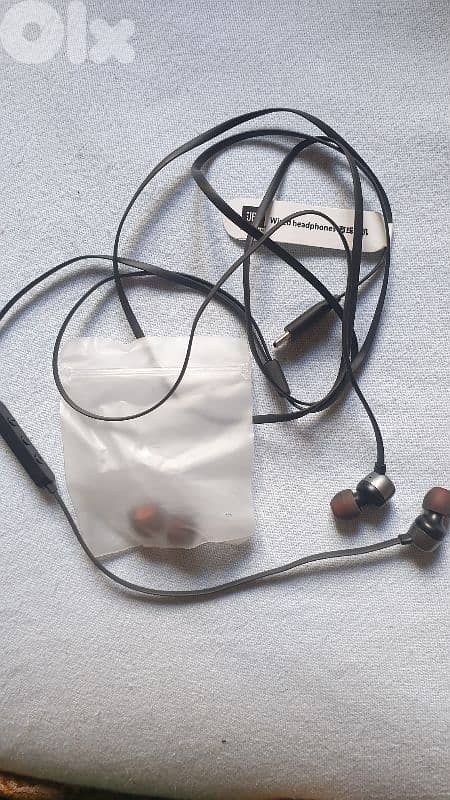JBL EARPHONES amazing listening experience 0