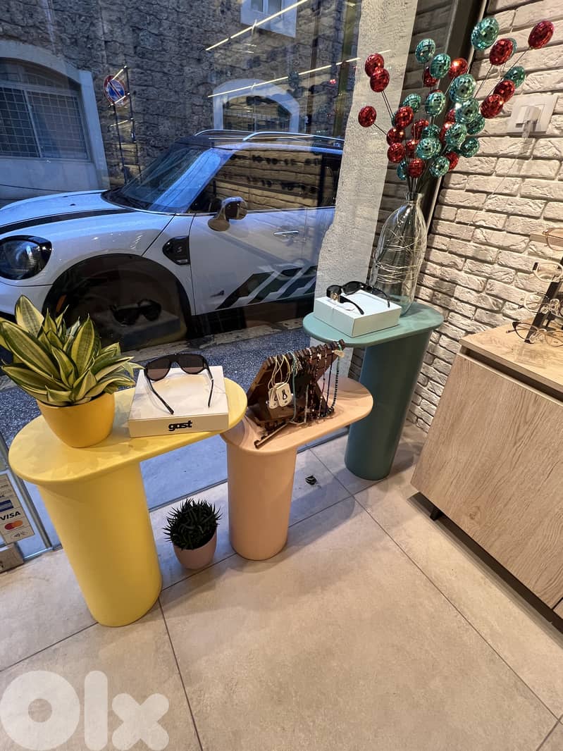 Colored display tables - set of 3 0