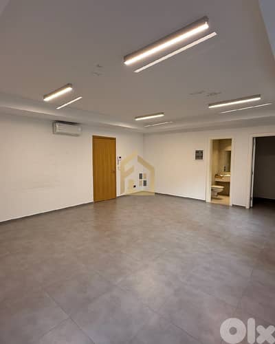 Office for rent in Hamra ML475 مكتب للإيجار في الحمرا