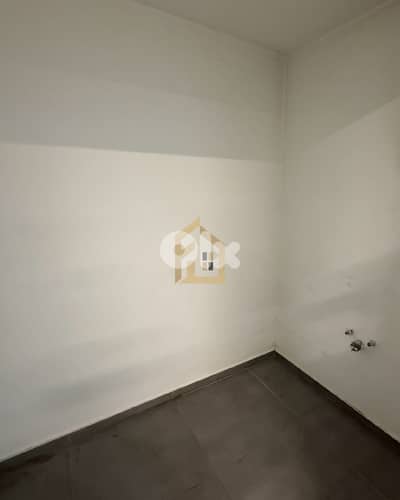Office for rent in Hamra ML475 مكتب للإيجار في الحمرا