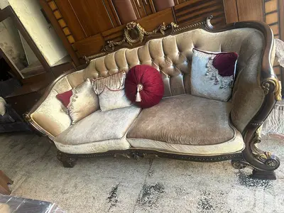 طقم كنبايات حفر خشب زان ملكي قماش وردة شبه جديد