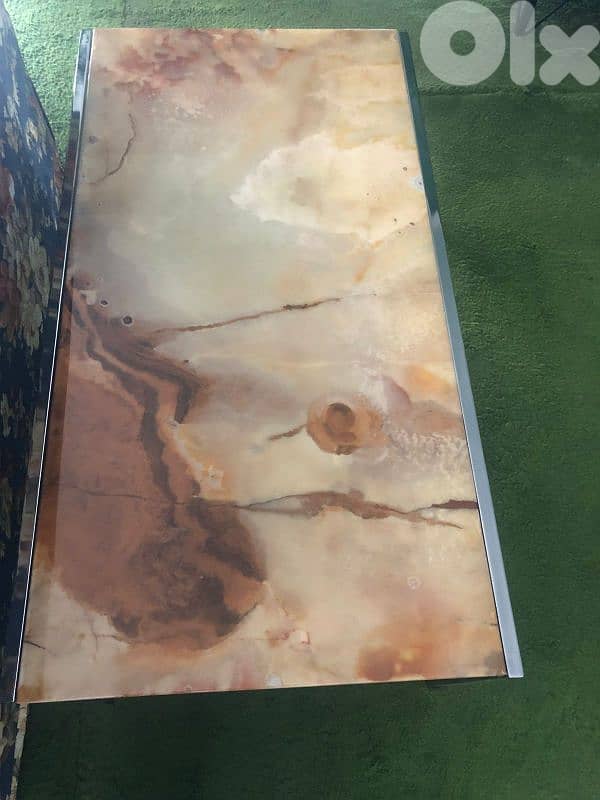 2 Onyx Tables with different sizes 0