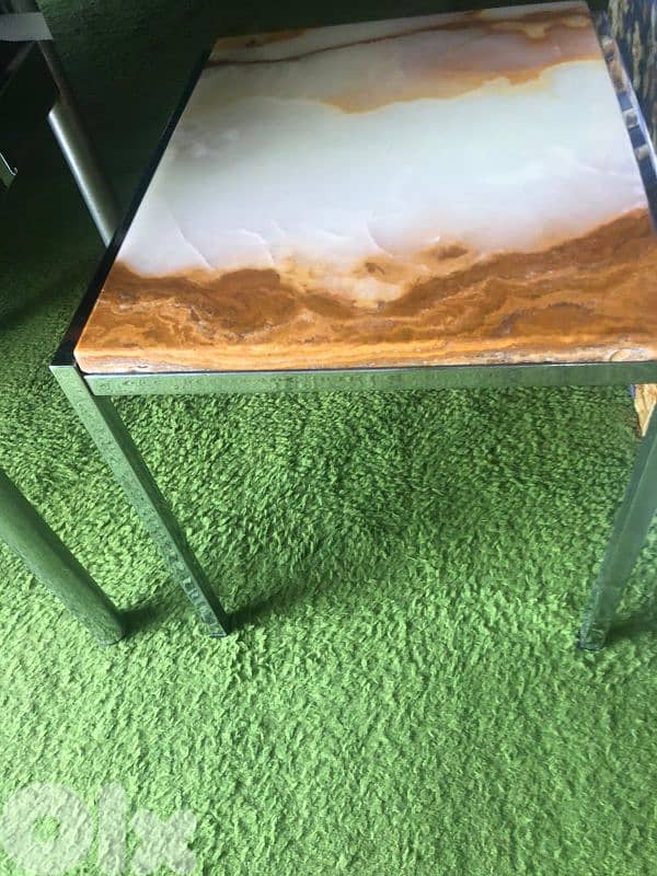 2 Onyx Tables with different sizes 1