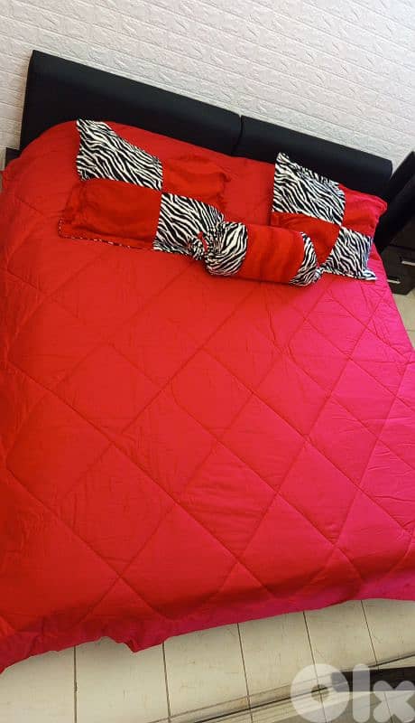 Comforter / couvre-lit / king size 0