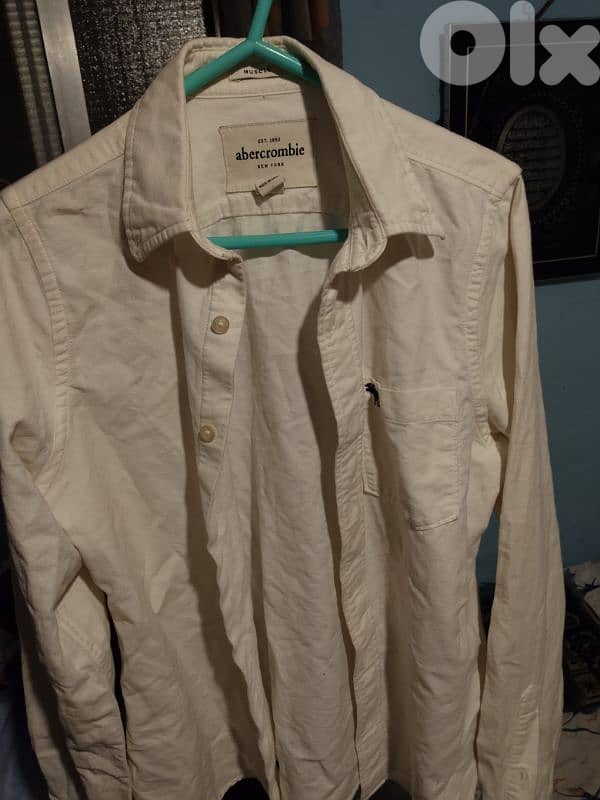 Abercrombie and Fitch white T-shirt. 0