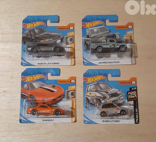 Hot Wheels (2020) diecast car model 1;64 3