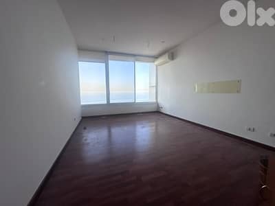Office for Rent in Rawcheمكتب للإيجار في الروشة