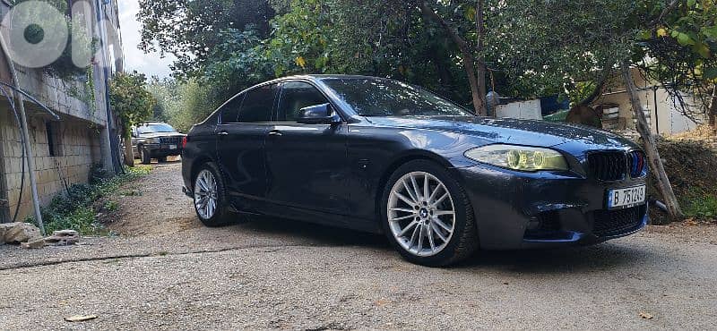BMW 5-Series 2011 0