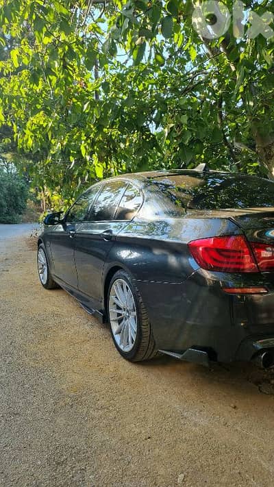 BMW 5-Series 2011