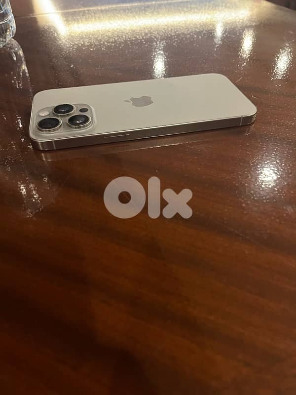 IPhone 15 pro max 256 GB. Battery 80% 2