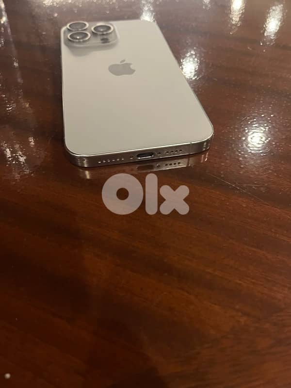 IPhone 15 pro max 256 GB. Battery 80% 3