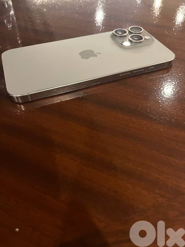 IPhone 15 pro max 256 GB. Battery 80% 4