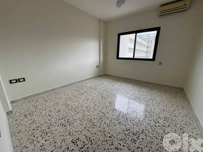 L20071 - 3-Bedroom Apartment For Sale in Haret Hreik, Chiah