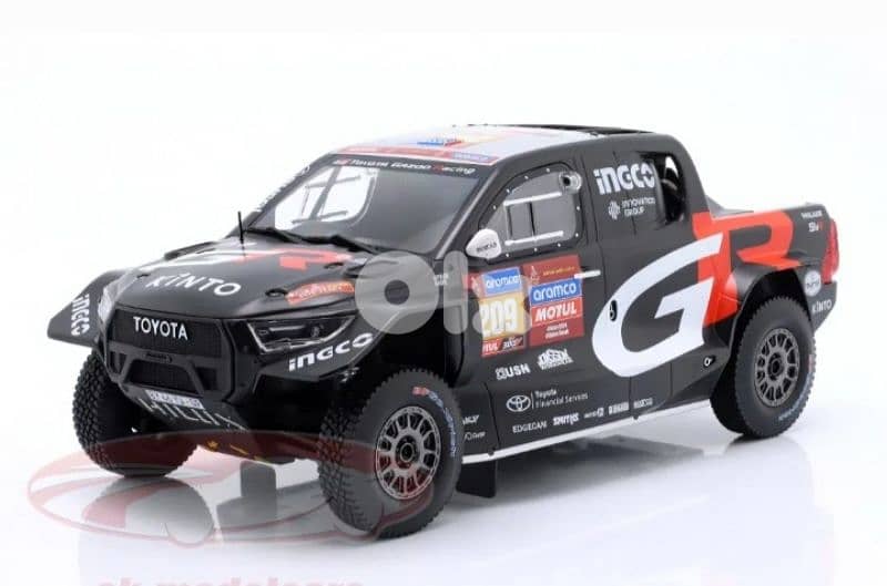 Toyota Hilux GR Evo (Rally Dakar 2024) diecast car model 1;18 1