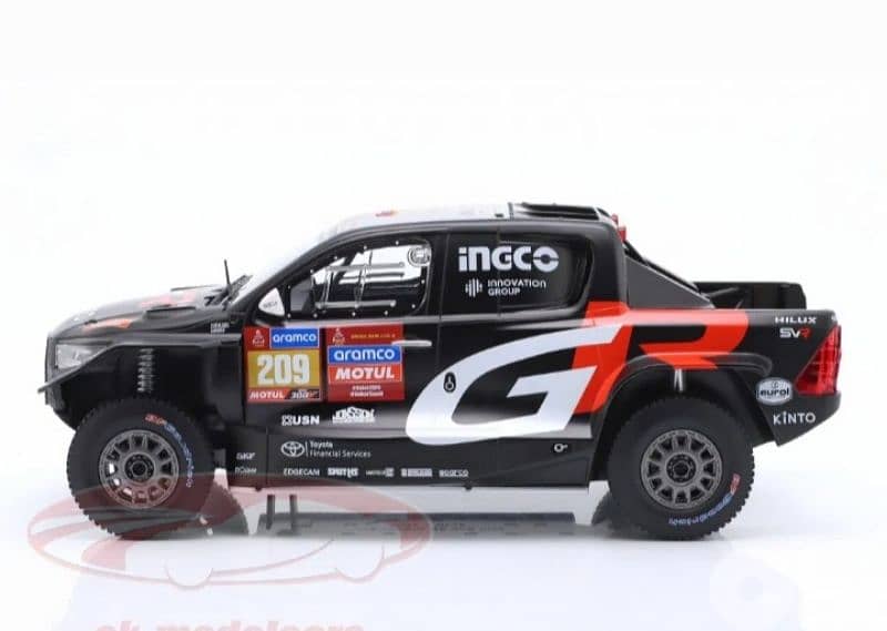 Toyota Hilux GR Evo (Rally Dakar 2024) diecast car model 1;18 2