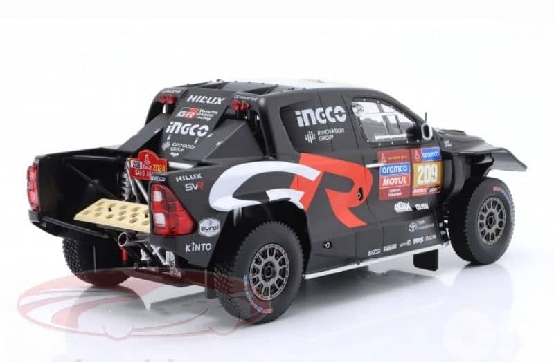 Toyota Hilux GR Evo (Rally Dakar 2024) diecast car model 1;18 3