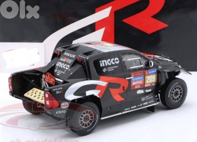 Toyota Hilux GR Evo (Rally Dakar 2024) diecast car model 1;18 4
