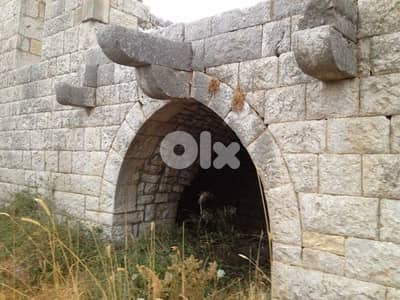 Land and Old House for Sale – Kfarakab