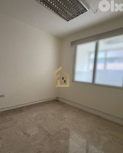 Office for rent in Sami El Solh NY287 مكتب للإيجار ي سامي الصلح