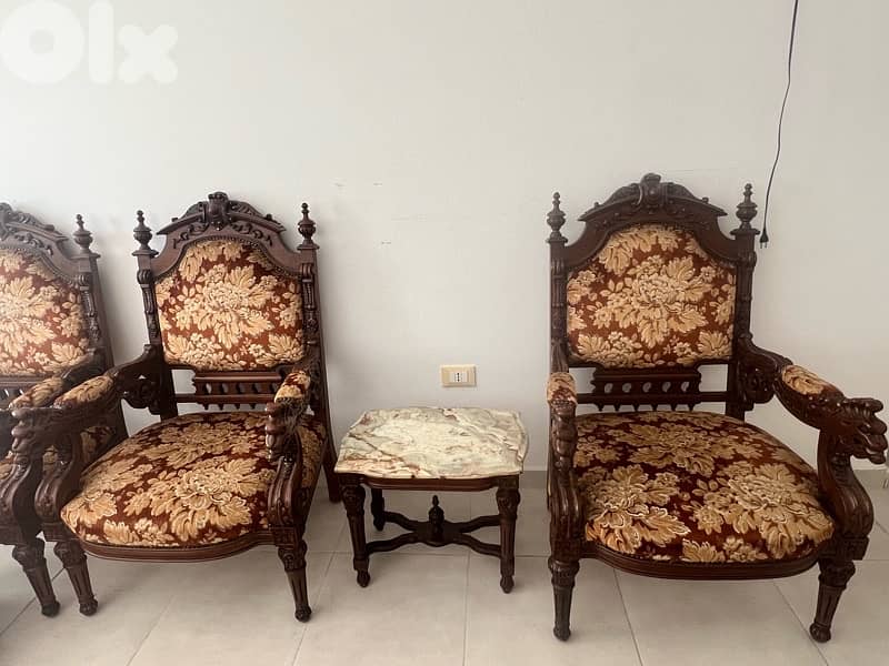 Classic antique style living room set 0