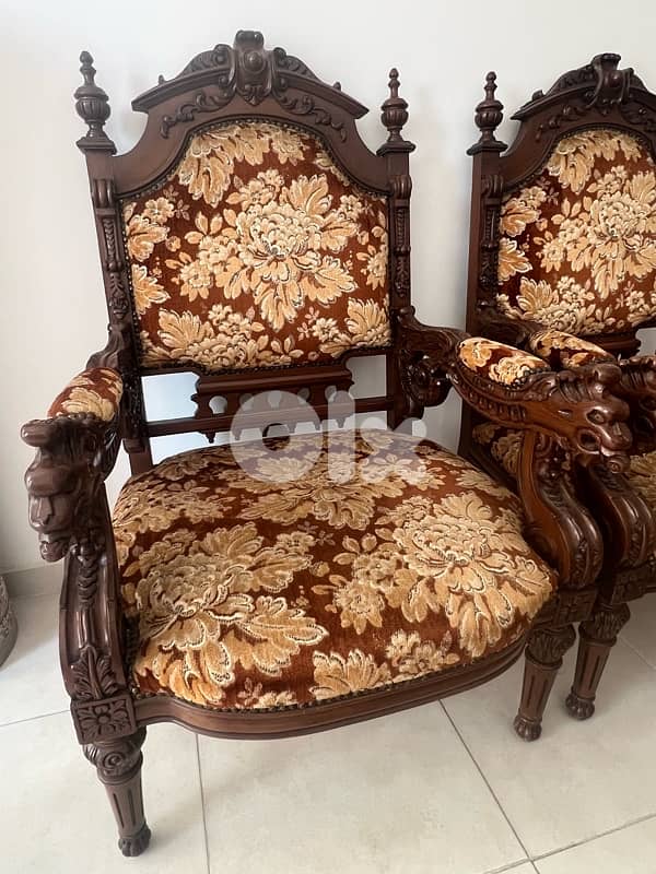 Classic antique style living room set 3