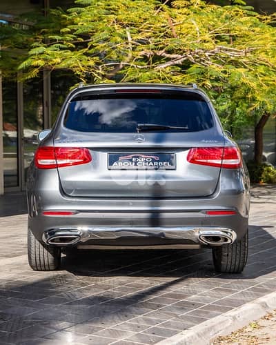 Mercedes-Benz GLC 300 SEDAN 2018 . CLEAN CARFAX
