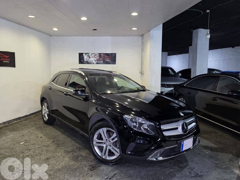 2015 Mercedes GLA 250 4 Matic Black/Black Clean Carfax Like New! 0