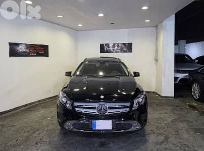 2015 Mercedes GLA 250 4 Matic Black/Black Clean Carfax Like New!