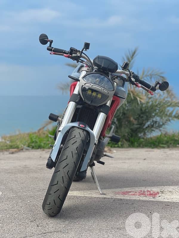 Ducati Monster 1100 1