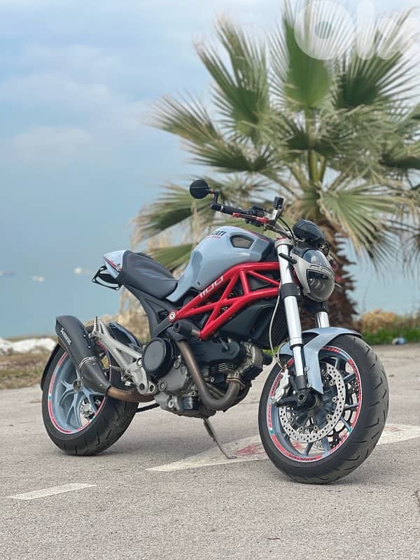 Ducati Monster 1100 0
