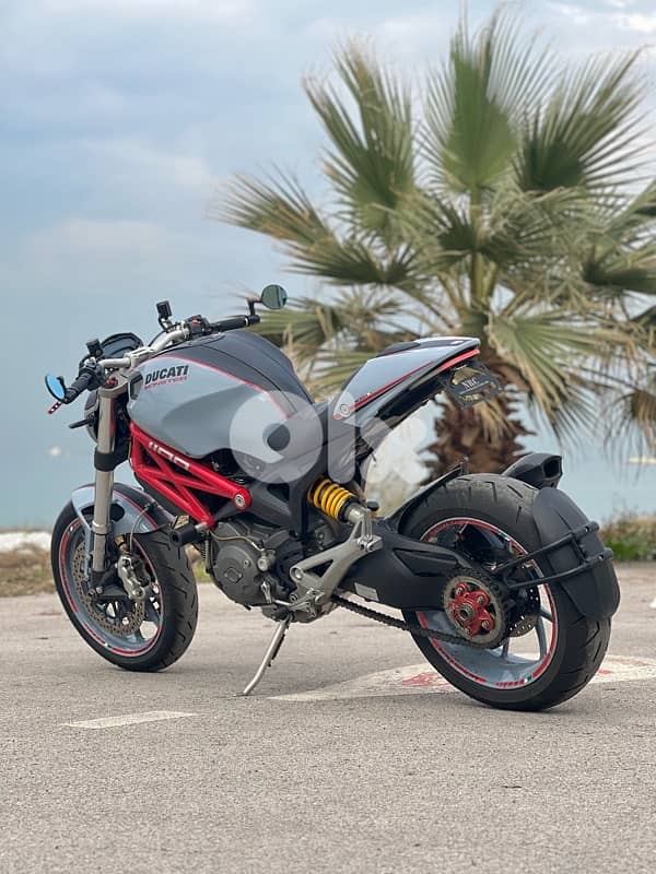 Ducati Monster 1100 6