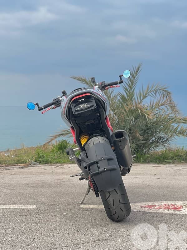 Ducati Monster 1100 7