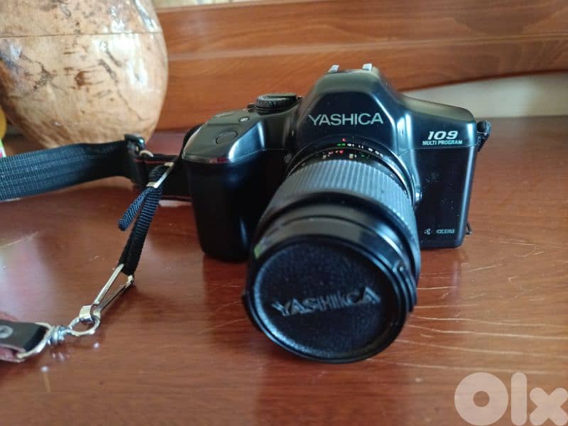 yashica 109 SLR film camera 0